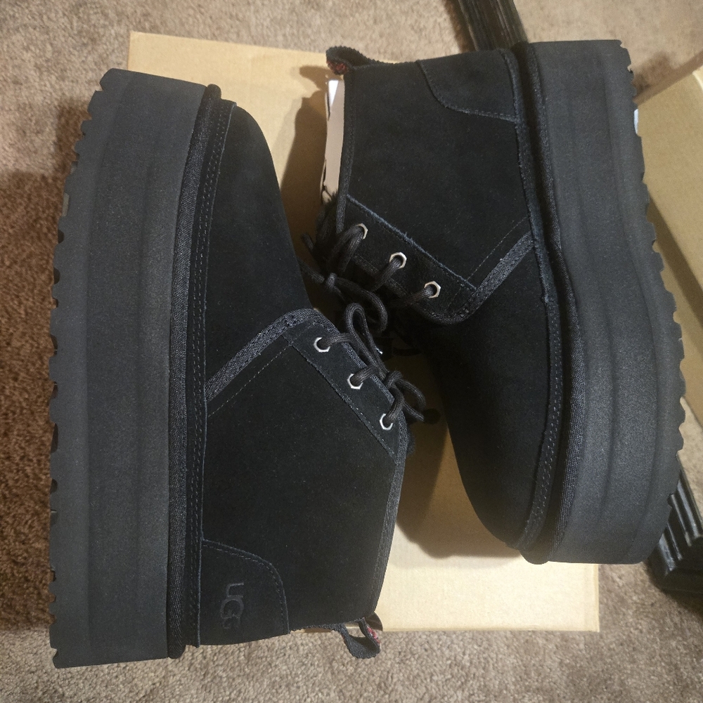 UGG NEUMEL HERITAGE BLACK PLATFORM CHUKKA WOMEN'S BOOTS SIZE US Women 11. NEW